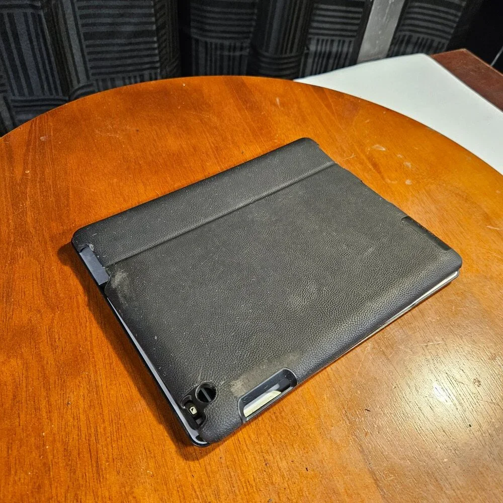 Zagg folio Bluetooth Keyboard Protective Case for iPad 2